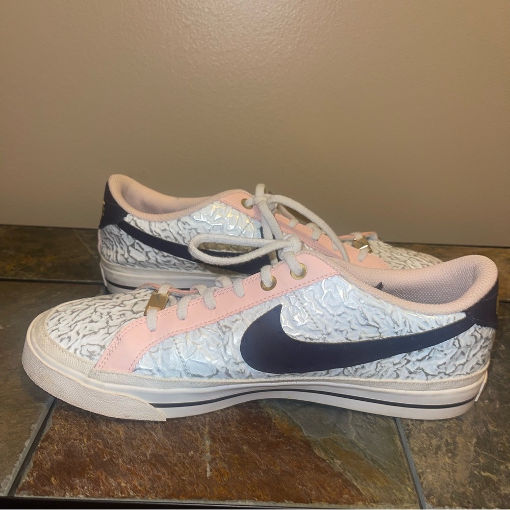 Nike Women's Court Legacy Shoes in Pink and White - Picture 3 of 6